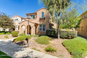 Building Photo - 2952 Palmera Ln