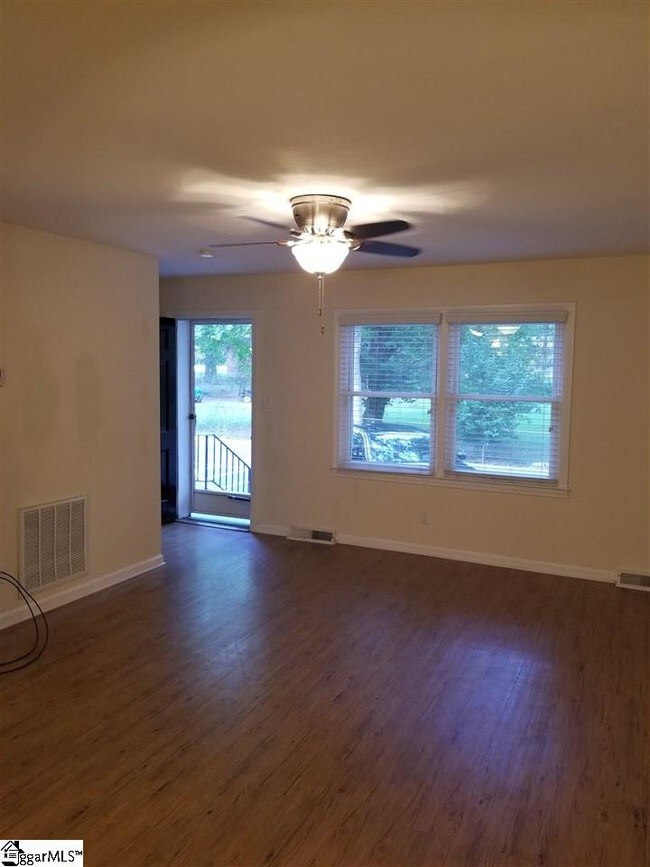 Foto del edificio - 3102 Edwards Rd