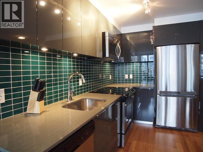 Photo du bâtiment - 1325 Rolston St