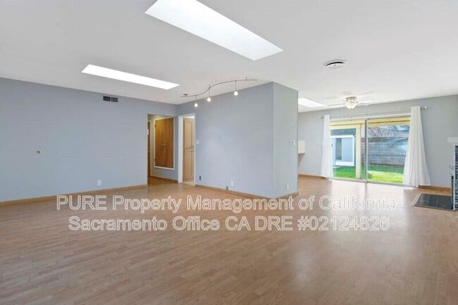 Building Photo - 8916 Fashion Dr
