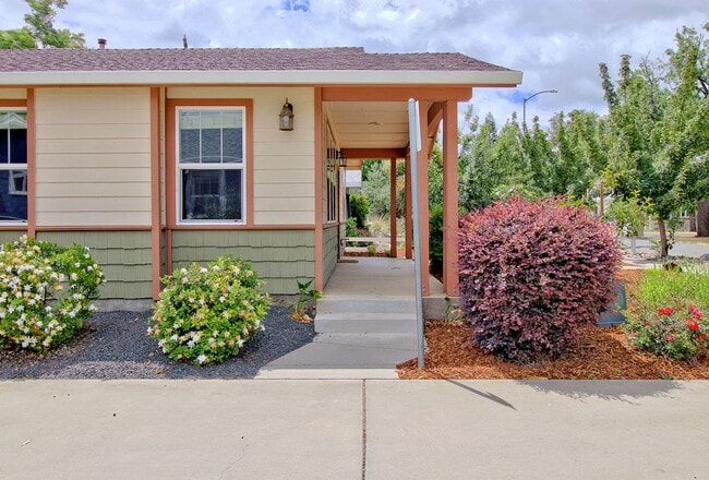 Building Photo - Available Soon! Beautiful house in the Ave's