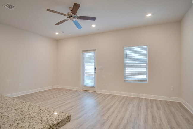 Building Photo - Pet-Friendly 3BR Townhome in Meadow Brook ...