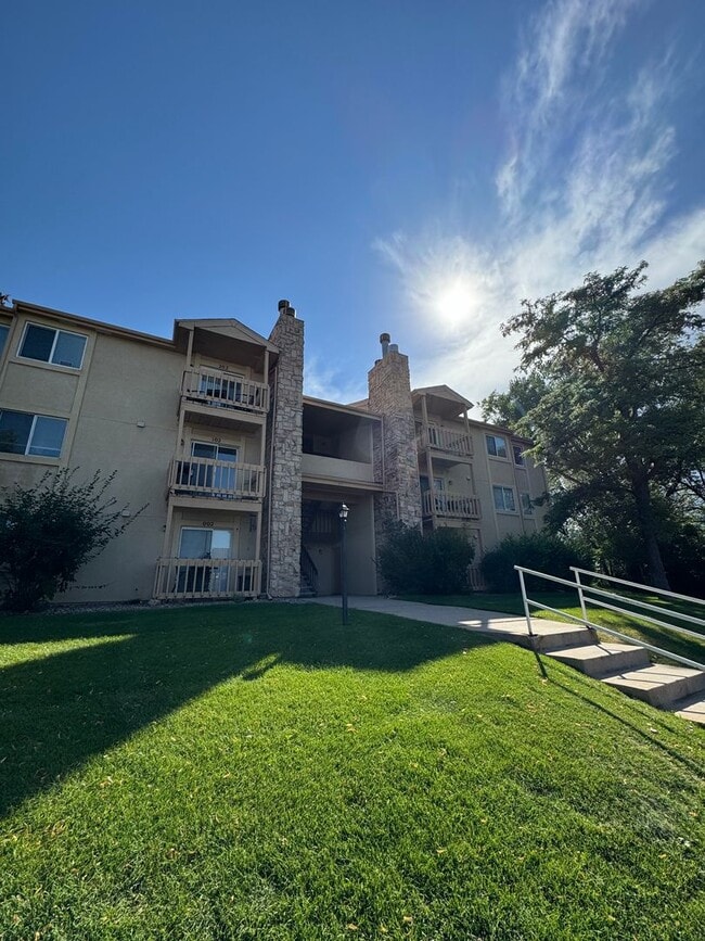 Building Photo - 814 Tenderfoot Hill Rd