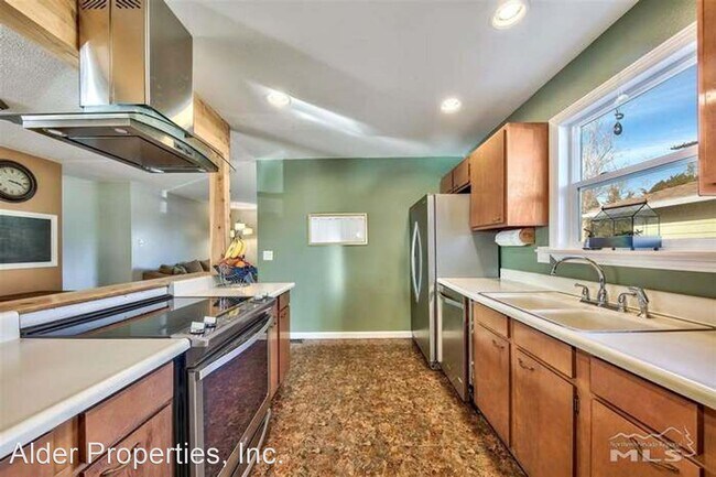 Building Photo - 3 br, 2 bath House - 140 E Gault Way