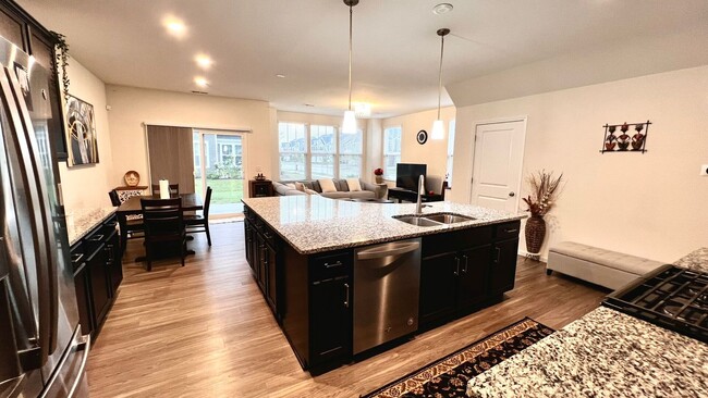 Building Photo - 538 Watercress Dr