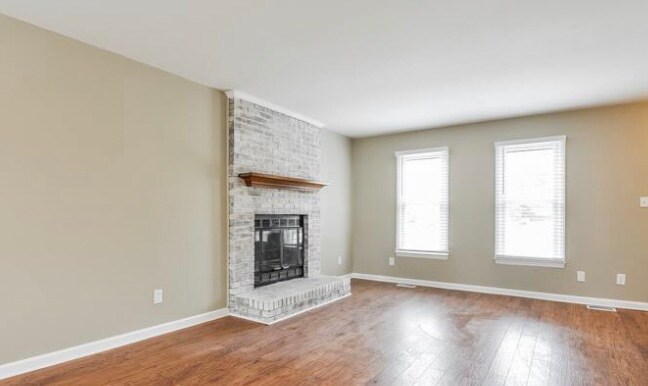 Building Photo - 701 E Azalea Ct