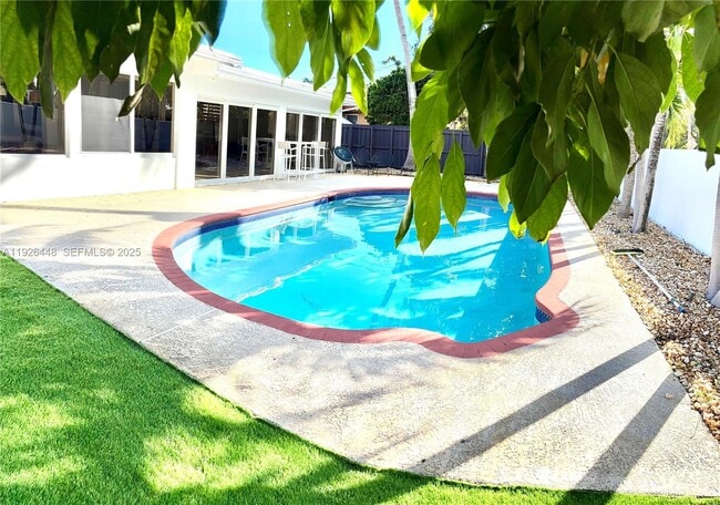 Foto del edificio - 19340 NE 18th Ct