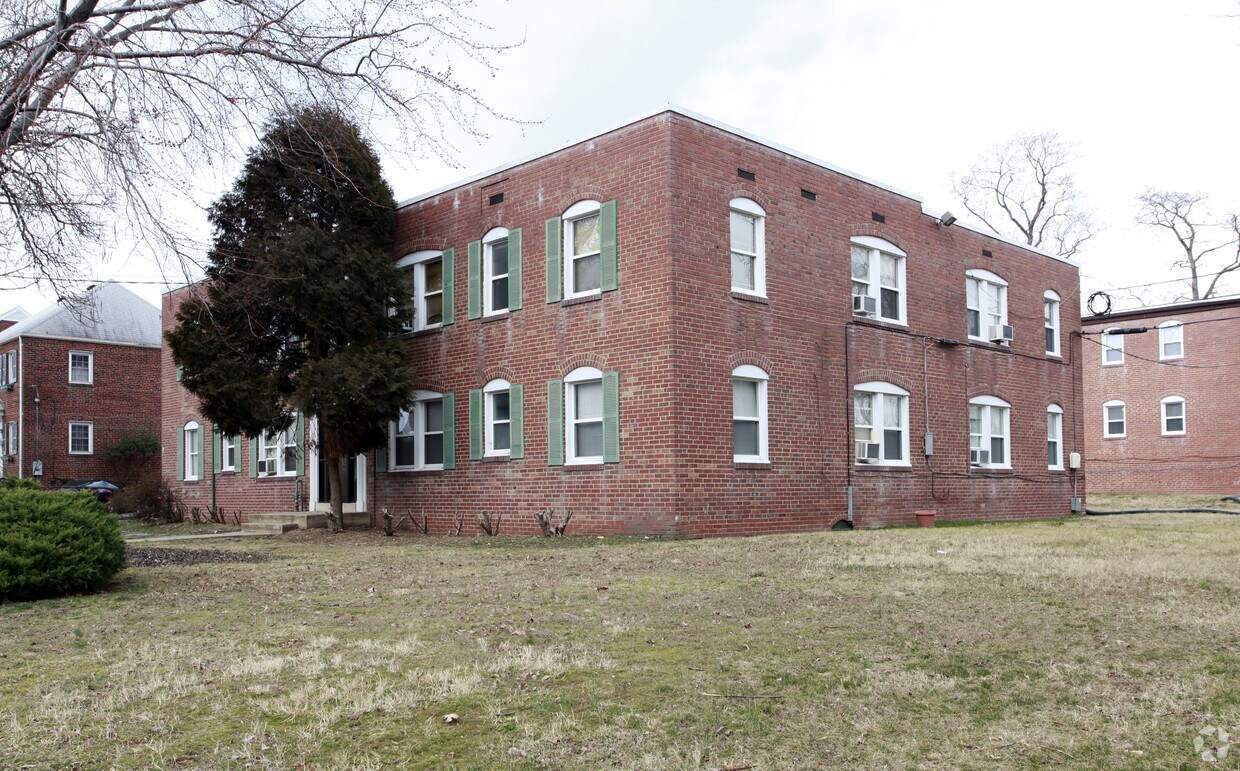 4800 Fairfax Dr. - 4800 Fairfax Dr