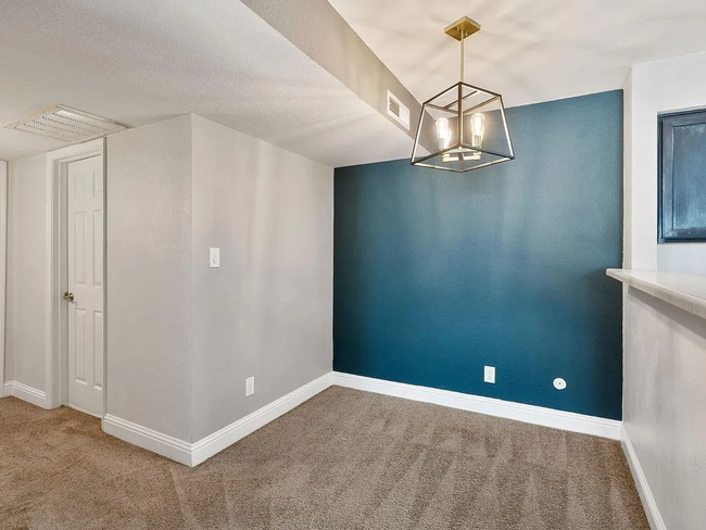 Building Photo - 2881 Huntington Blvd