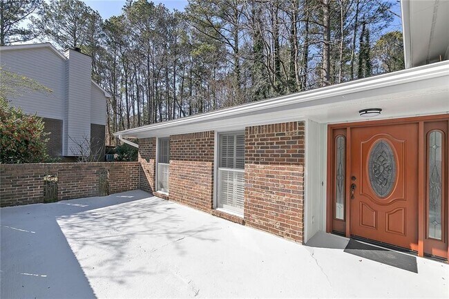 Building Photo - 1038 Seven Springs Cir NE