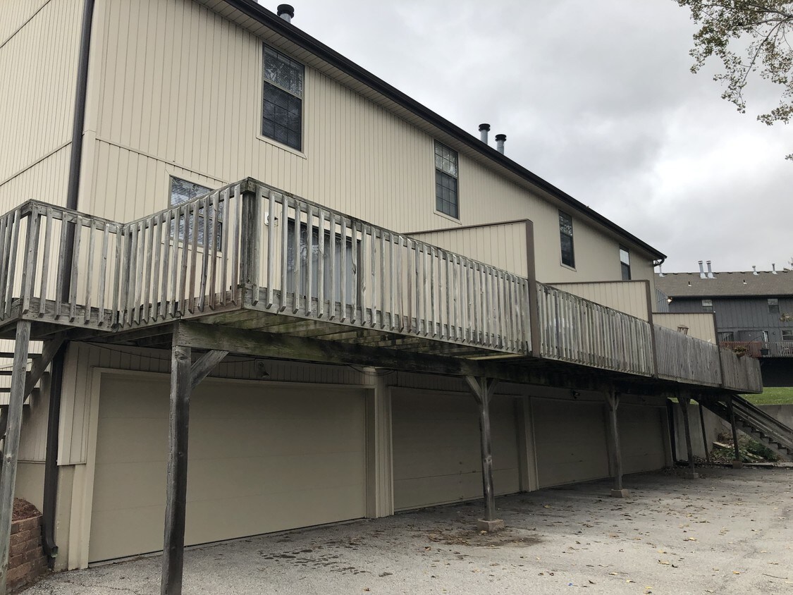 Building Photo - 6444 NW 70th St