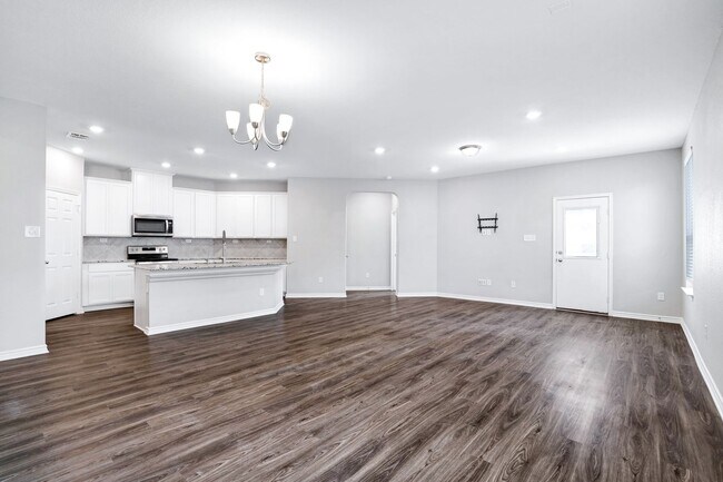 Foto del edificio - Single Story 3-Bedroom Haven with Modern A...