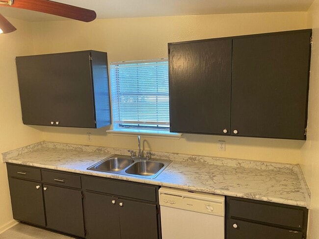 Building Photo - 1509 Mayhew St