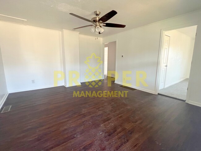 Building Photo - 2 bedrooms 1 bathroom house
