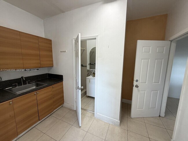 Foto del edificio - 621 E 52nd St