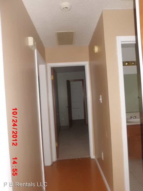 Building Photo - 610 SW 61st St
