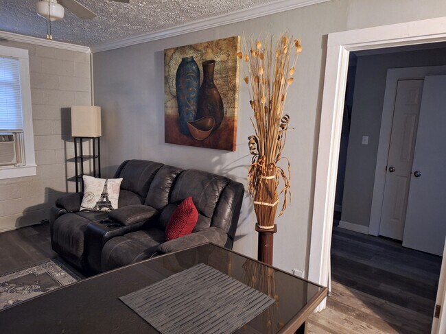 Foto del edificio - 4210 Deadwyler Dr