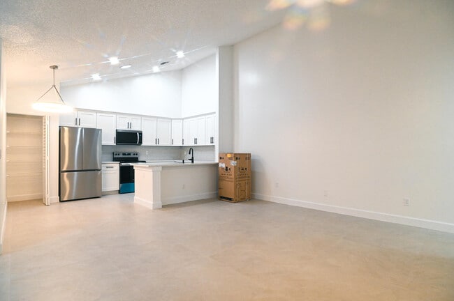 Building Photo - 1148 Summit Trail Cir