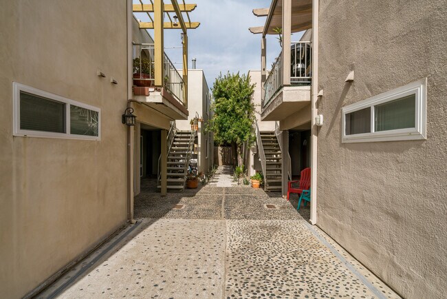 Foto del edificio - Beautiful Del Mar Condo  Beach Living in D...