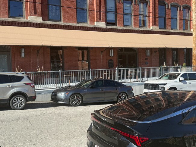 Foto del edificio - 200 Main St