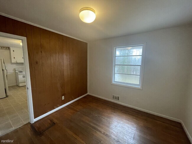 Building Photo - 3 br, 1.5 bath House - 4421 Rockwood Dr