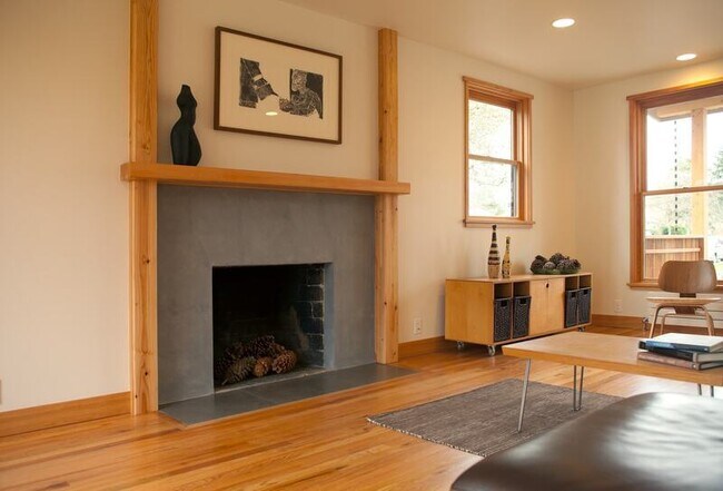 Foto del edificio - 5707 NE 56th St
