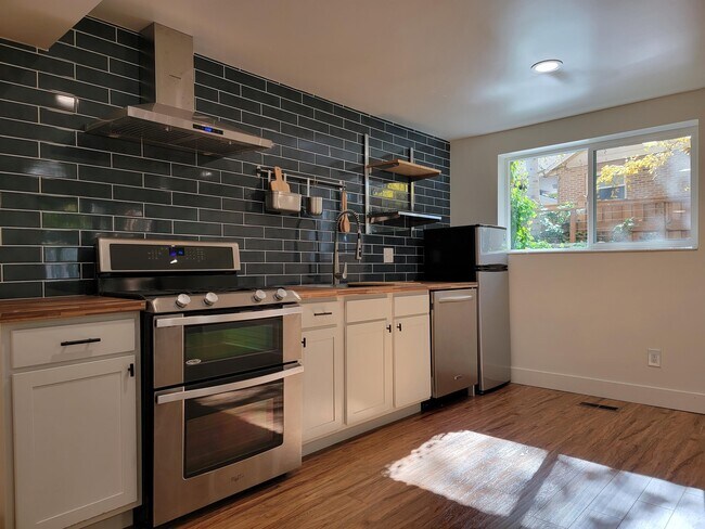 Foto del edificio - 8796 Grand Oak Dr