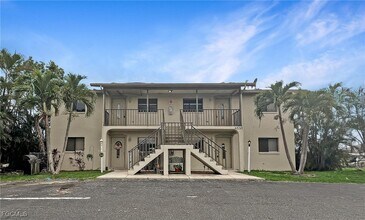 Building Photo - 4530 SW 10th Ave