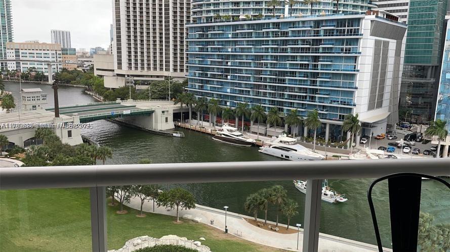 Foto principal - 465 Brickell Ave