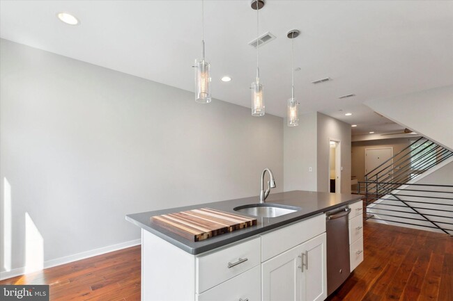 Foto del edificio - 3831 Terrace St