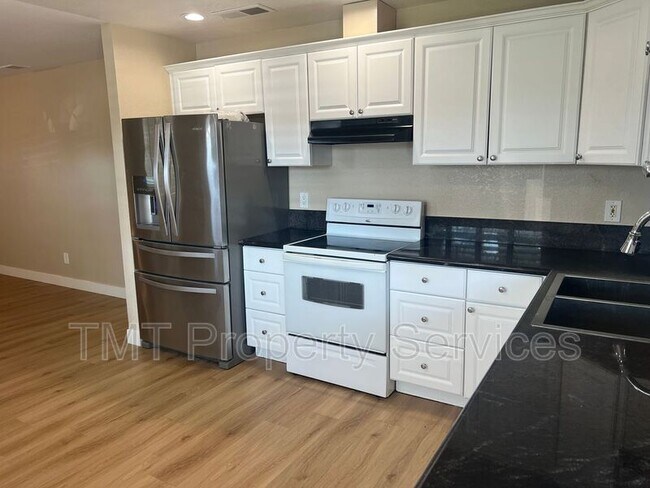 Foto del edificio - 8631 Hummingbird Way