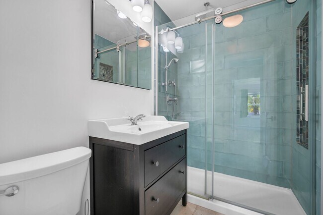 Foto del edificio - Beautiful home in quiet neighborhood