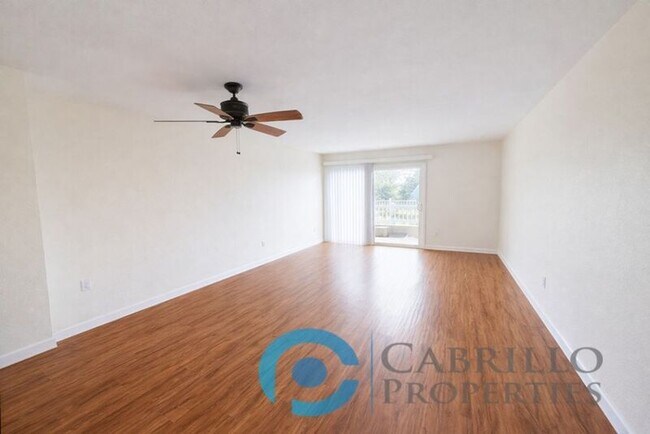 Foto del edificio - 3030 Suncrest Dr