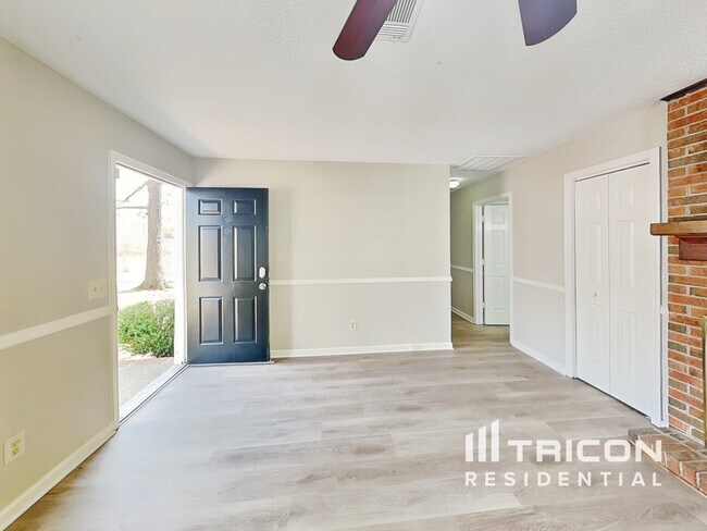 Foto del edificio - 204 River Song Rd