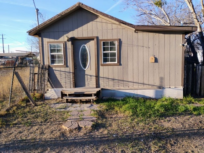 Building Photo - 1311 Sanco St