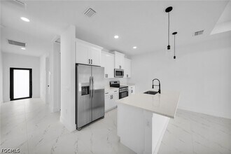 Building Photo - 4985 Fairway Ct