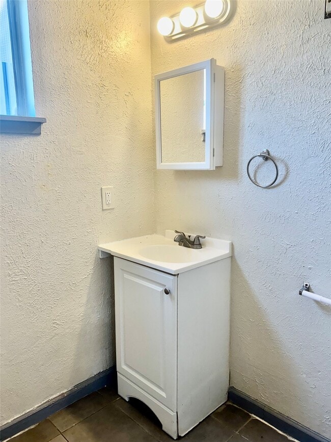 Building Photo - 1005 Spooner St