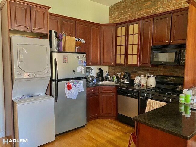 Foto del edificio - 246 W 132nd St