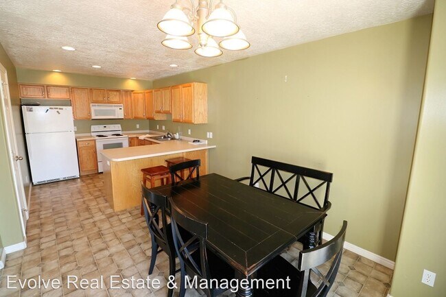 Building Photo - 4 br, 3.5 bath House - 1144 S 1420 E