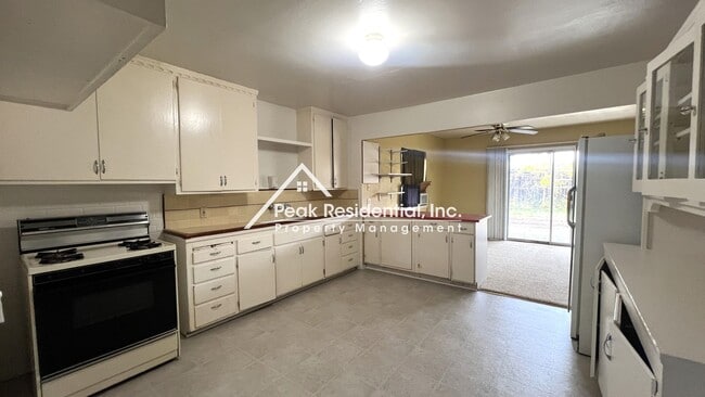 Building Photo - Charming Sacramento 2bd/1ba Home!