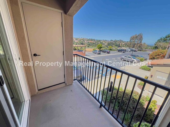 Building Photo - AVAILABLE NOW - Nice Condo in Pismo Beach ...