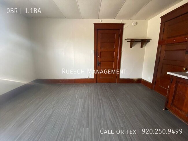 Foto del edificio - Private Room With Kitchenette In Men's Roo...