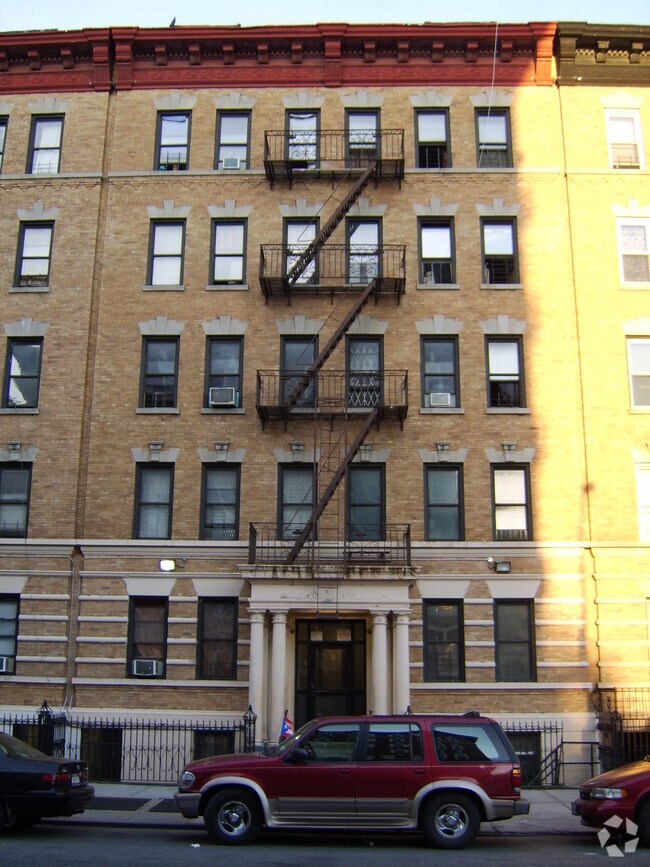 Foto del edificio - 28-28 Saint Nicholas Pl