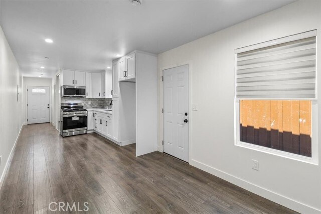 Foto del edificio - 8140 Louise Ave