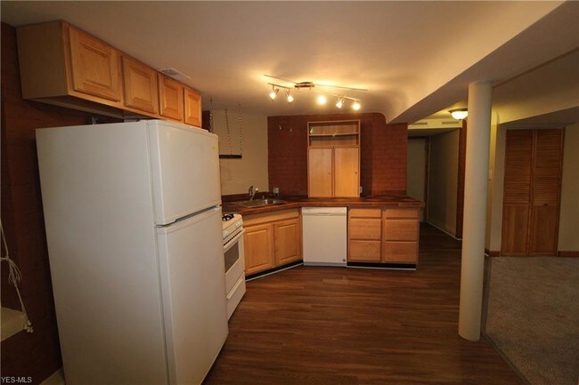 Building Photo - 11433 Ashbury Ave