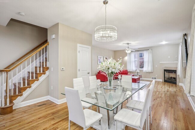 Foto del edificio - Fully Furnished Townhome for Rent – NO LEASING FEE