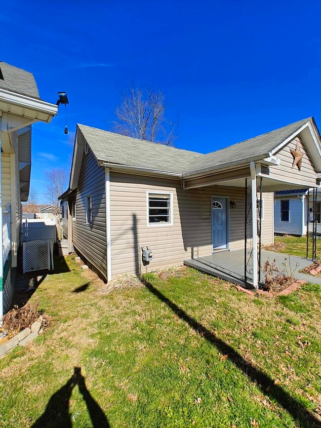 Building Photo - 2782 Latulle Ave