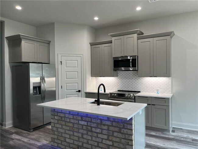 Building Photo - 1737 Marsha Dr