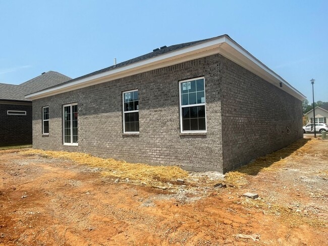 Building Photo - 1217 Shallowford St