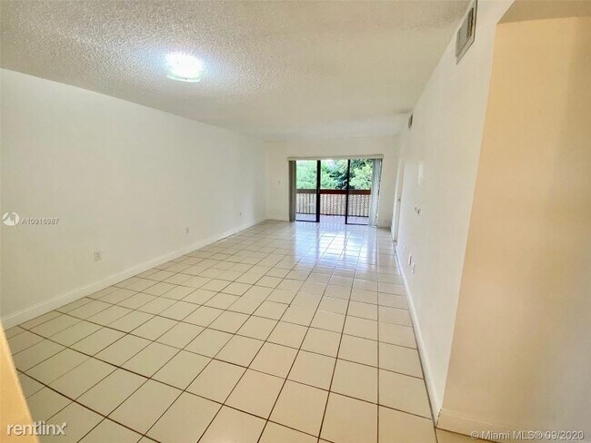 Foto del edificio - 8885 Fontainebleau Blvd